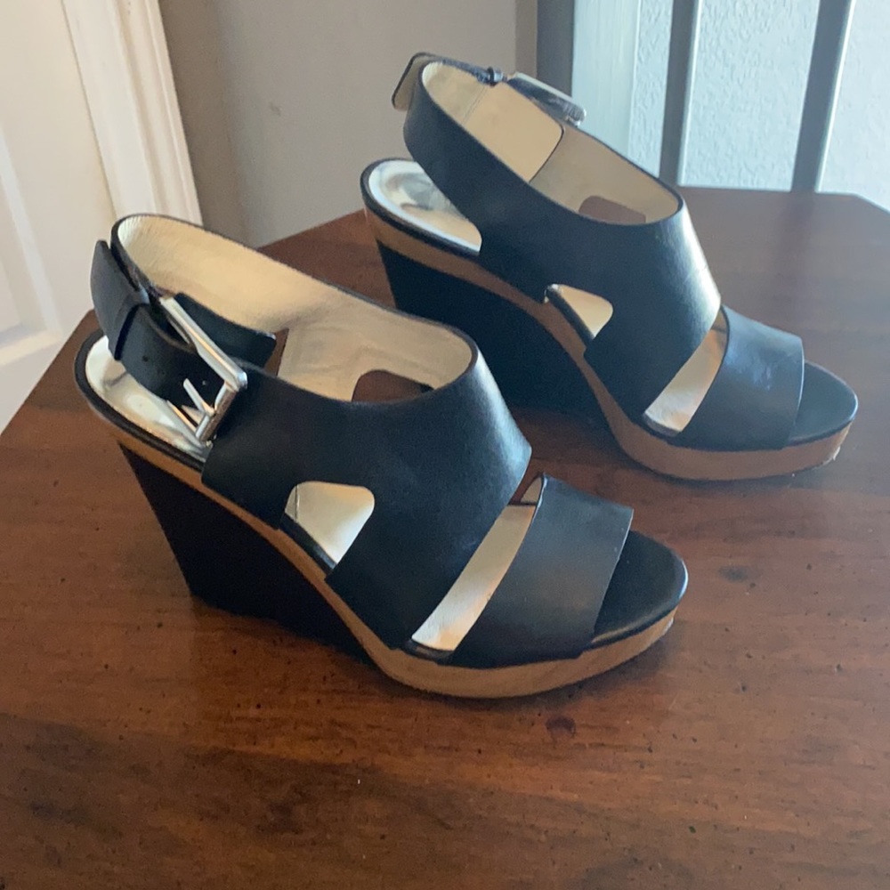 MICHAEL MICHAEL KORS BLACK LEATHER WEDGES 9M - Picture 5 of 7